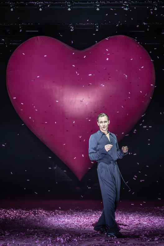 Much Ado About Nothing. Tom Hiddleston (Benedick). Credit Marc Brenner. 7232 Enhanced NR RT